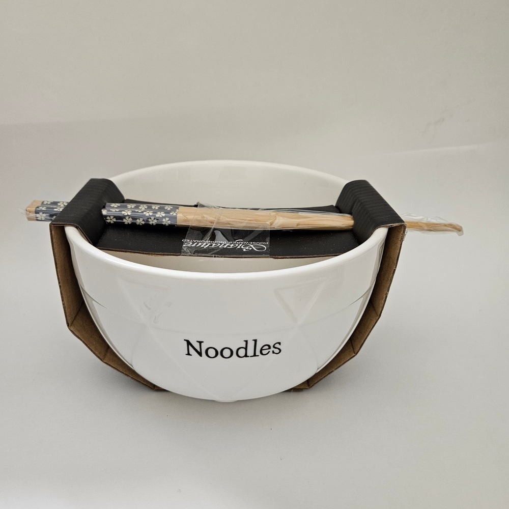 Signature Housewares 28oz White Noodle Bowl with Bamboo Chopsticks Set NEW